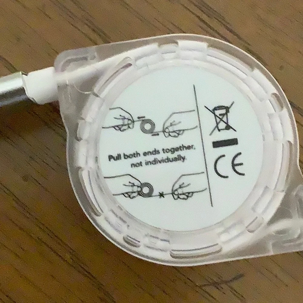 🦋 Telescopic three data cables in one, white.